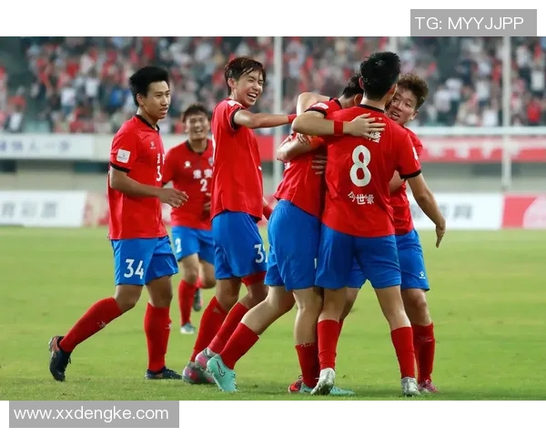 探索ykm足球的魅力与发展潜力助力青少年成长与团队精神培养 探索ykm足球的魅力与发展潜力助力青少年成长与团队精神培养